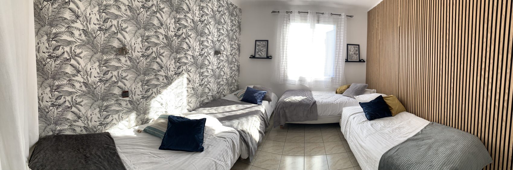Chambre familiale vue jardin d'une maison à Agde pour hébergement temporaire